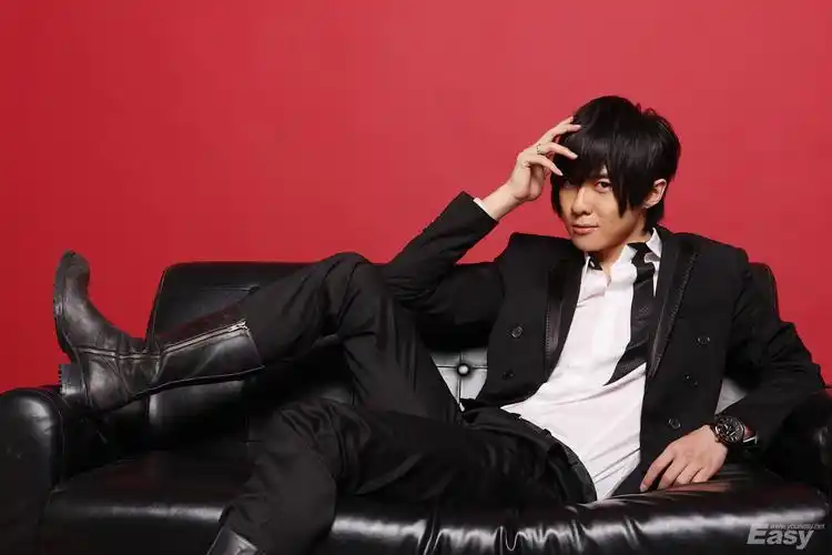 唐禹哲桌面宽屏大图,可以做桌面的.