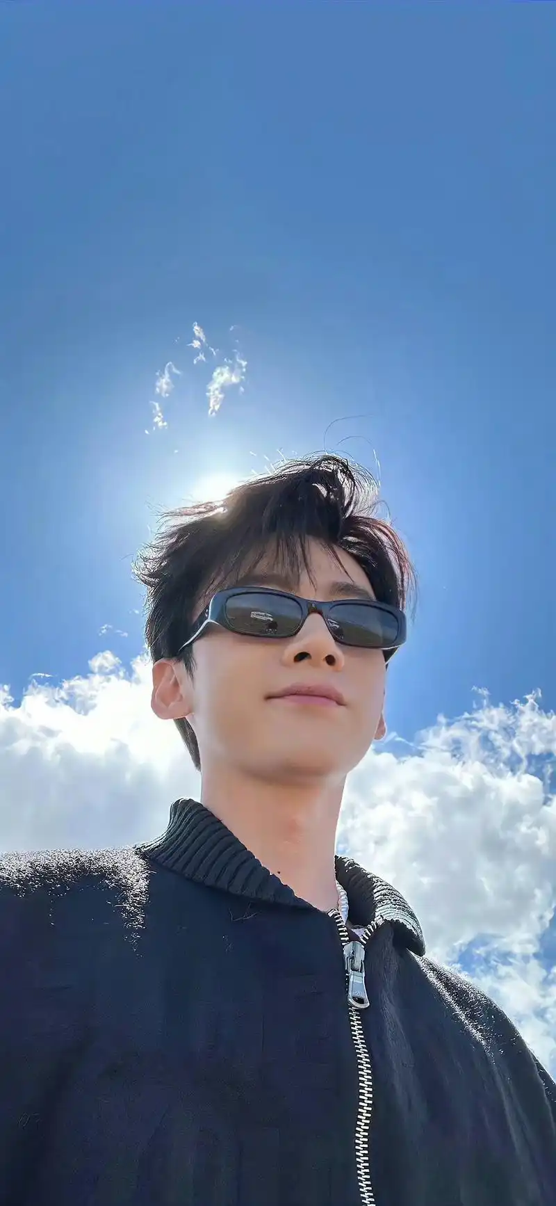 白敬亭出圈神图壁纸 - 抖音