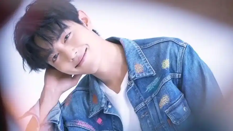 【肖战】用你的歌曲配你的笑容 很治愈 很【满足】