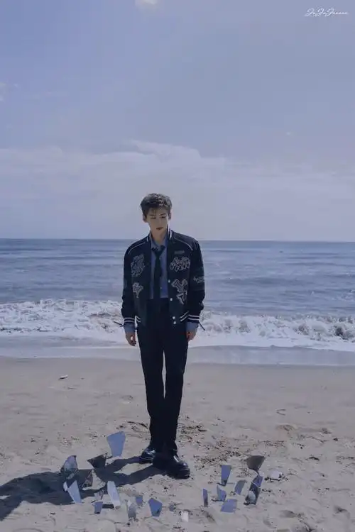 白敬亭海边清冷感大片