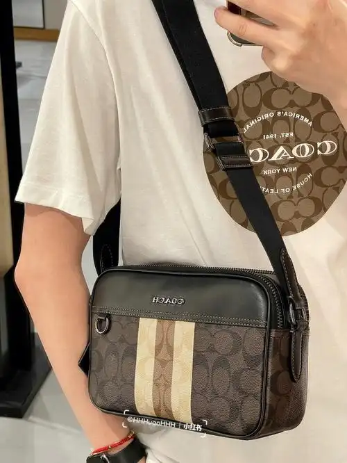 coach很实用很年轻化学院风男士相机包