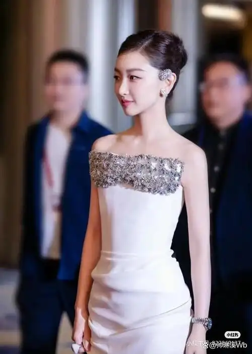 周冬雨的身高近期的确让人惊喜.