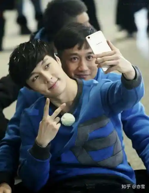 如何看待黄磊与张艺兴的感情?