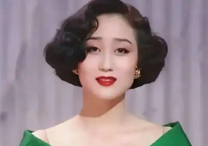 李连杰和利智一起出席活动_利智和李连杰现状_李连杰与利智近照