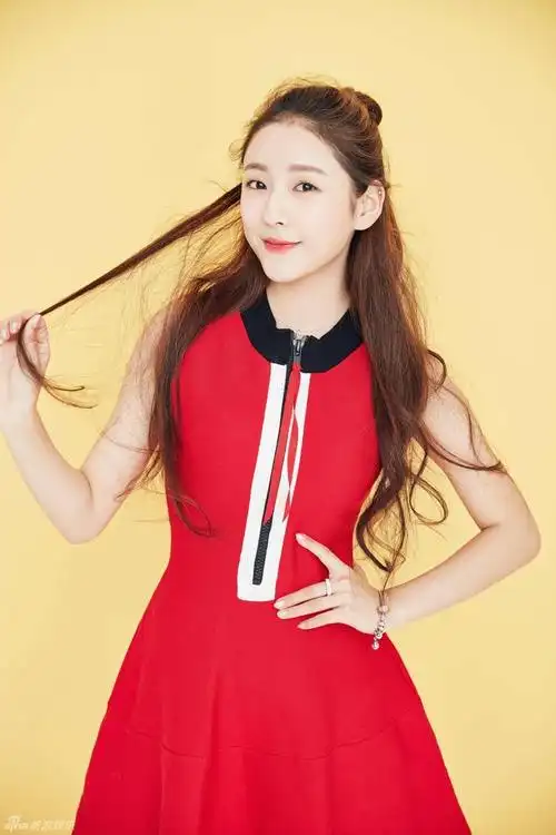 丁一一最新写真