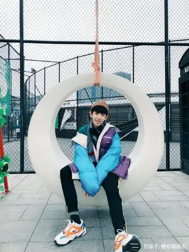 少年初长成,童星黄天崎变成长腿帅欧巴