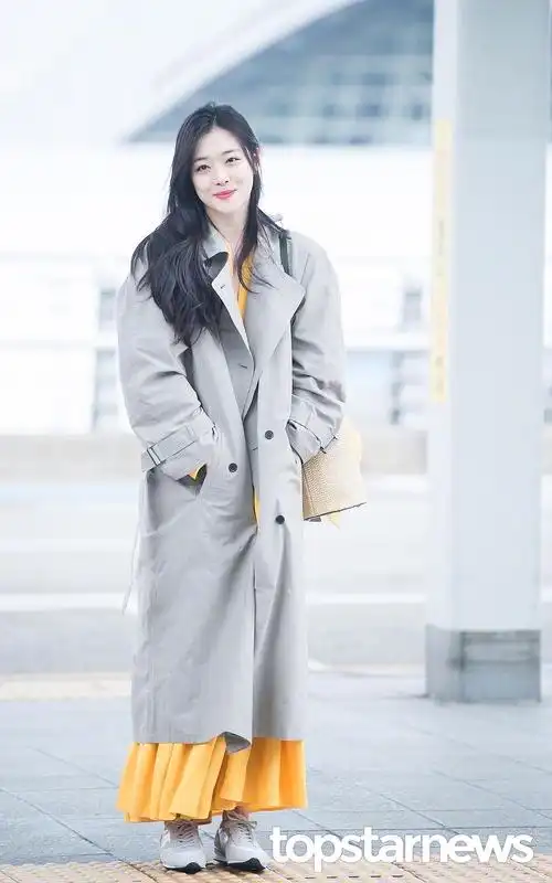 170420一位女明星的半素颜机场新闻图