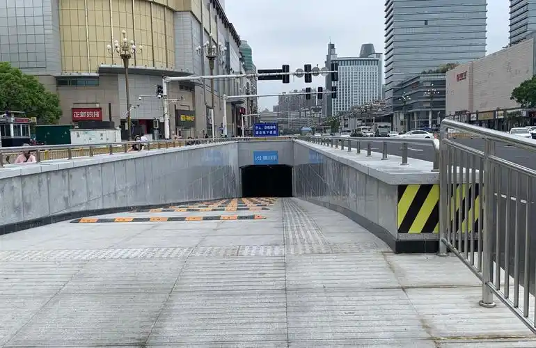 视频| 方便出行!南昌八一广场皇殿侧北地下通道出入口全部开通