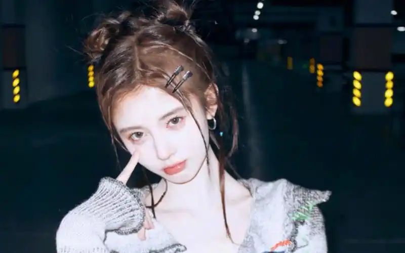 " 她散过无数次头发 ","你却不知她扎丸子头有多惊艳" 【鞠婧祎】