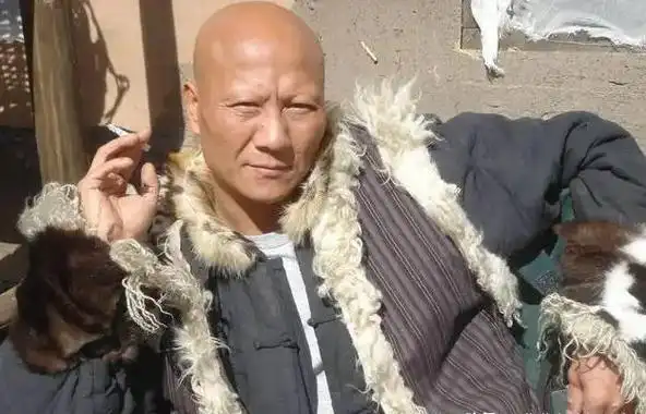 6位坏人专业户,天生一张反派脸,自带戾气和猥琐,演好人都不像