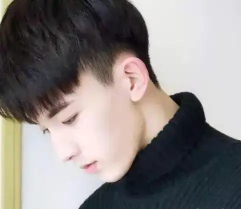 男人"自以为很帅"的3种发型,却让女生很反感,油腻又显老气