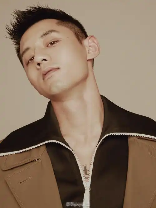 15 张继科化妆时半裸秀胸肌 完美演绎荷尔蒙杀