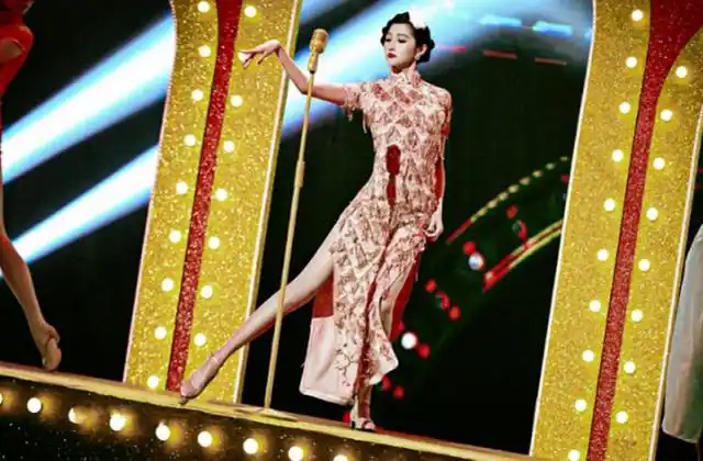 王牌对王牌:看到关晓彤旗袍开叉的位置,网友:鹿晗眼光真毒!