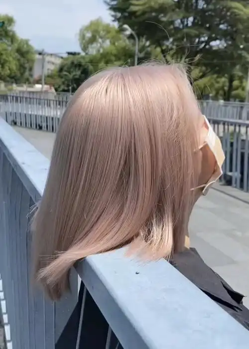 漂发三次330r在上海就可以染奶茶色