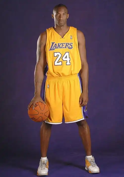 [组图]科比.布莱恩特职业生涯100大瞬间(3)