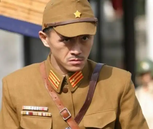 q1:演抗日战争的男演员有哪些?1.