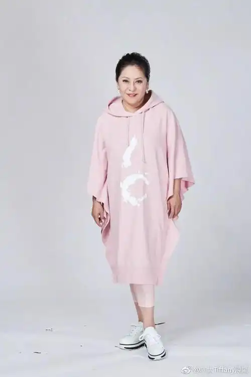 她什么背景婚后被老公宠上天好人缘超何炅整个娱乐圈都去跪舔