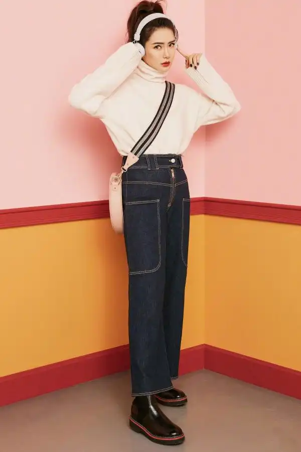 戚薇:穿卫衣显霸气,穿皮衣酷酷的,穿毛衣也能很可爱