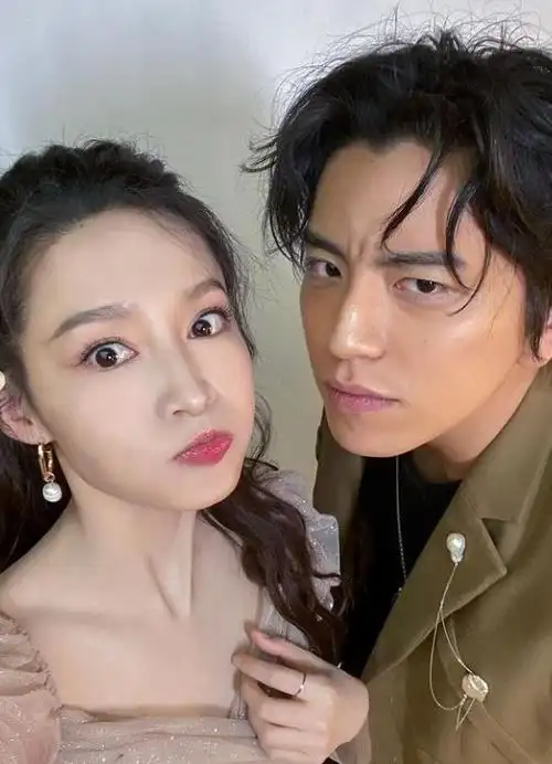 李沁王大陆亲密自拍,王大陆拥入李沁怀中,这是炒cp的节奏吗