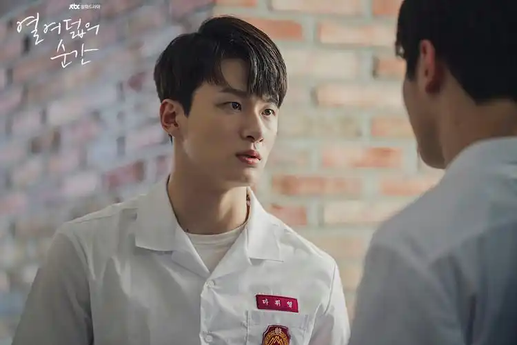 《十八岁的瞬间》是韩国jtbc电视台于2019年7月22日首播的青春校园剧