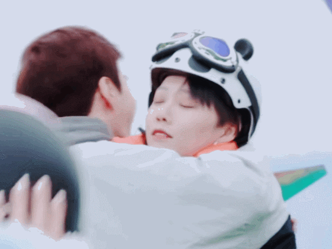 刘雨昕范丞丞姐弟情深?节目中勾肩搭背互动频繁,cp粉直呼磕到了