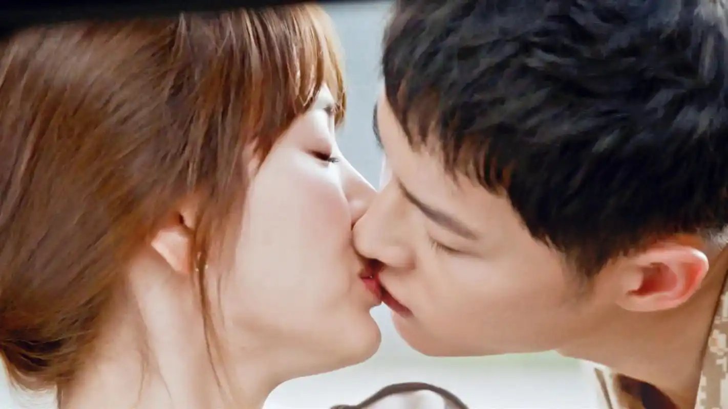 的后裔男女主角亲吻剧照壁纸图片下载,日韩影视,爱情,剧照,日韩明星