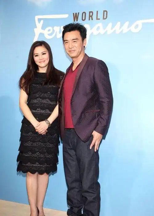 为了迎娶当时风头正劲的章小蕙,钟镇涛在1988年举办了一场极具规模和