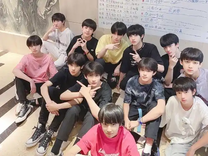 搞情怀第一名,人都散了,也不知道他搞情怀有什么用##tf家族夏季运动会