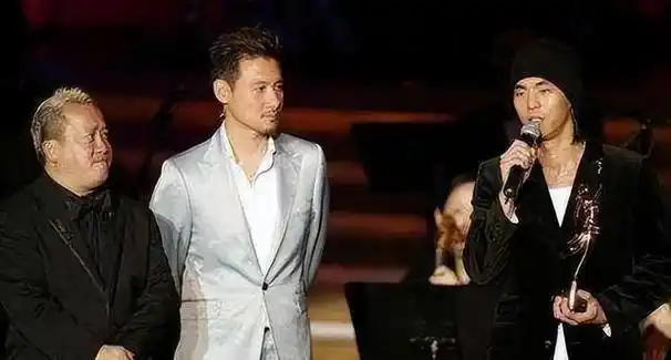 21年过去了答应帮柯受良养妻儿的刘德华张学友如今做到了吗