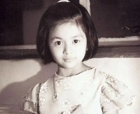 章子怡杨幂王菲漂亮女明星们的童年萌照