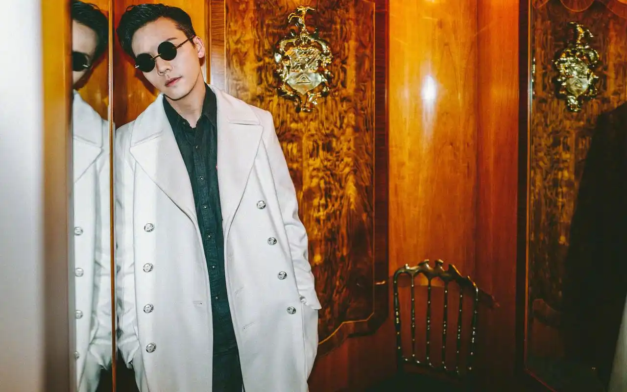 陈伟霆冬日街拍儒雅帅气写真高清壁纸