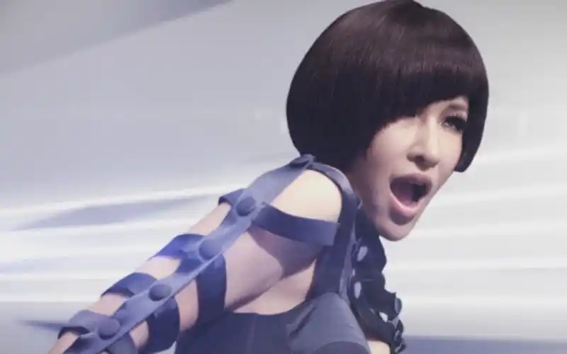 [萧亚轩][超高清][潇洒小姐1080p官方mv]_哔哩哔哩 (゜-゜)つロ 干杯