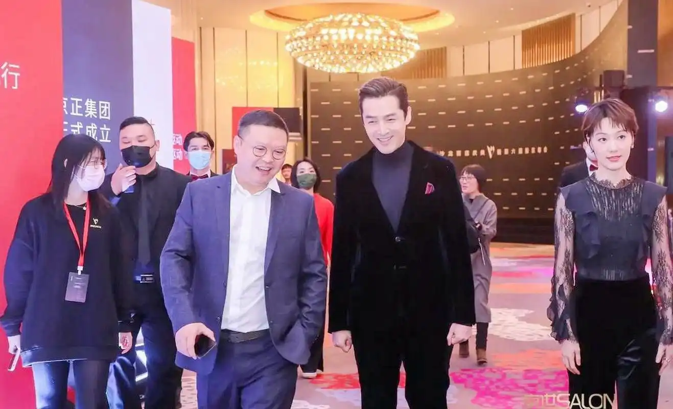 网友:胡歌,挑挑拣拣,就挑这个[呵呵笑]