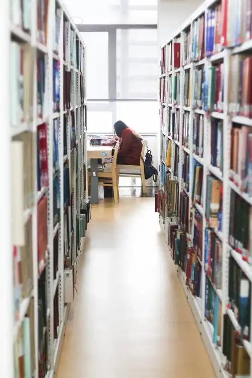 毕业太早了! 如今在华东师大图书馆看书还能健身
