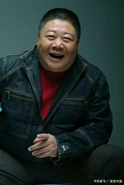 这个胖子也是老演员,关宏达.