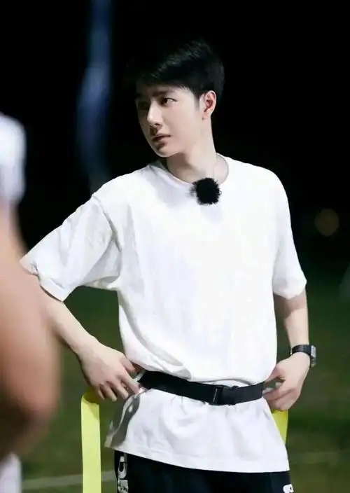 内有大量王一博早期照片!