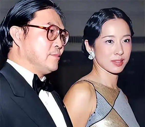 霍启山:离开章子怡,错爱何超莲,41岁仍单身,曾直言羡慕哥哥