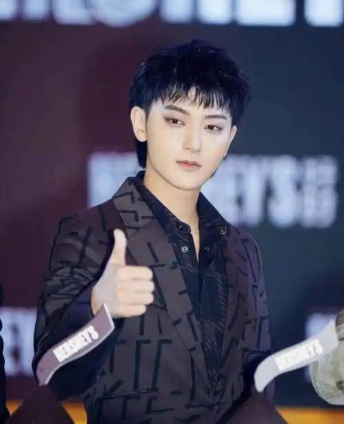 30岁黄子韬不幸病倒!