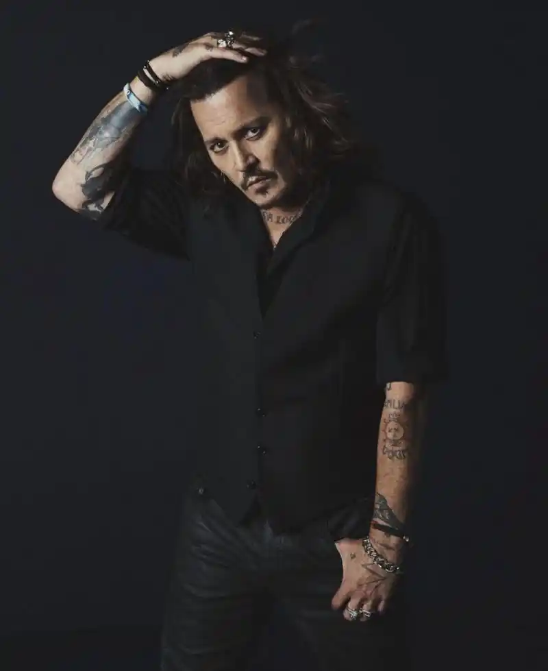 约翰尼德普为迪奥拍的最新的广告大片[亲吻][亲吻][亲吻][亲吻]