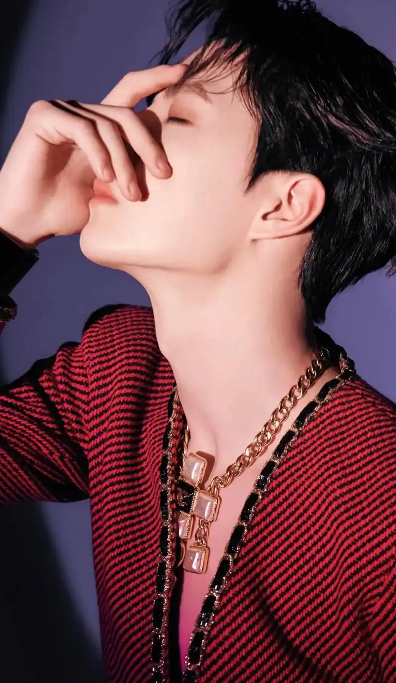 王一博喉结大赏,别说我私藏 #王一博  #向全世界安利 #王 - 抖音