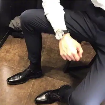 成熟稳重的男生陌陌头像高清大图 我不喜欢说爱只喜欢谈钱