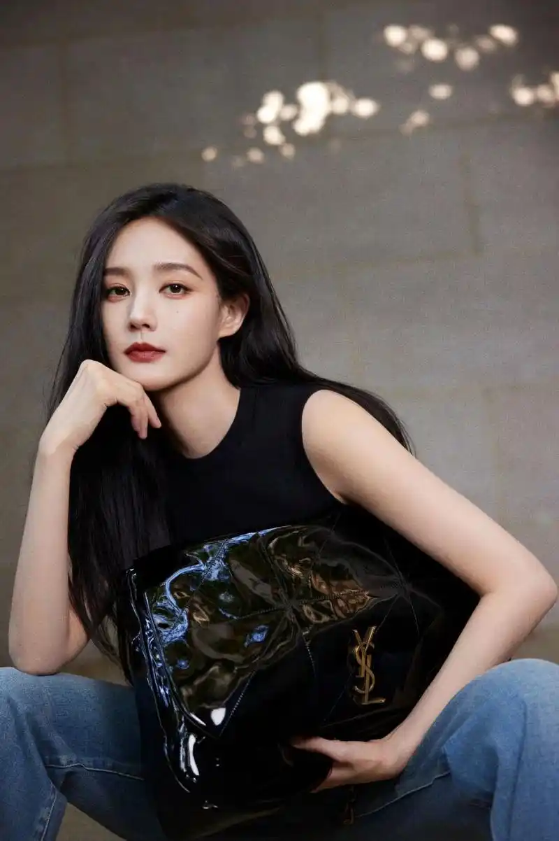 李一桐近照!猜她每天都做什么?