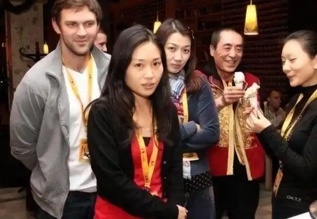 张艺谋女儿张末:一婚嫁洋人,二婚嫁清华任教老师,如今幸福美满|巩俐