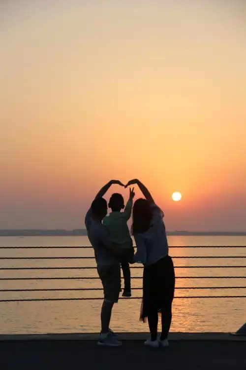 在读第一遍的时候我一直以为是汤姆,而在知道了真相之后再读时,我以为