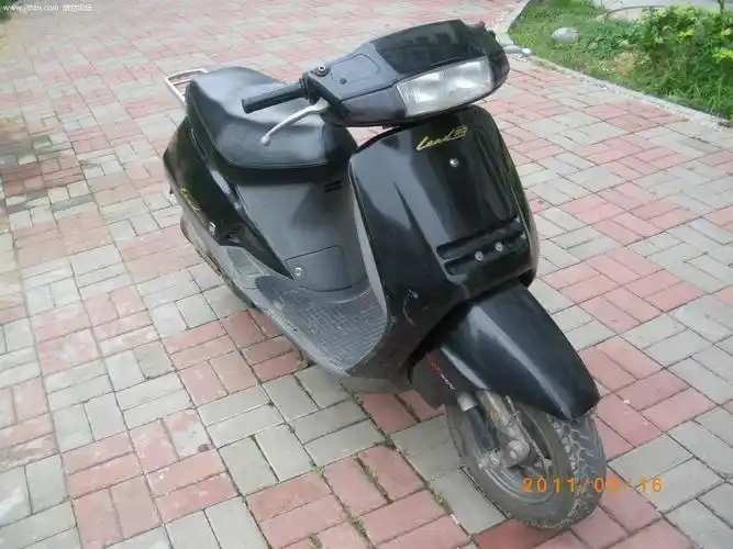 出韩国产本田大路易90 honda lead90!(已出请删帖)