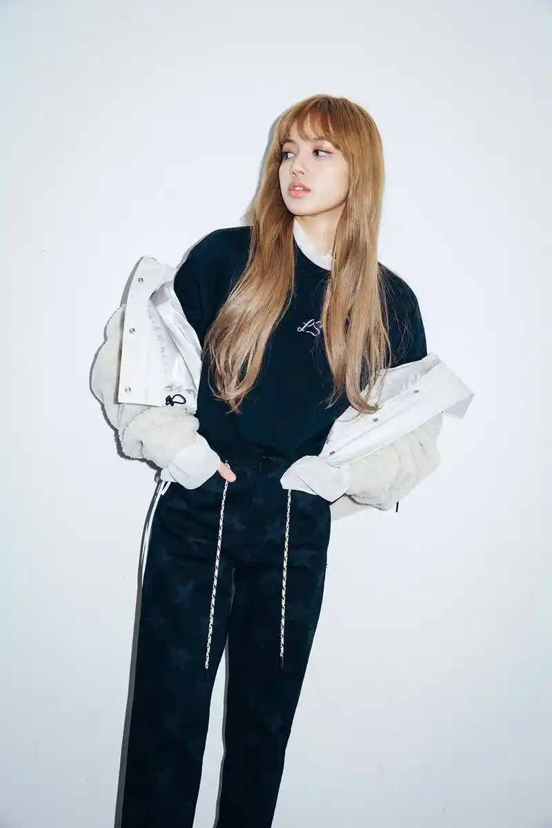 blackpink分享180921lisa品牌代言图暴风更新魅力与美貌相得益彰