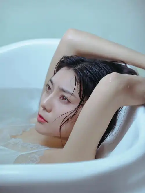 纯欲风浴缸拍摄