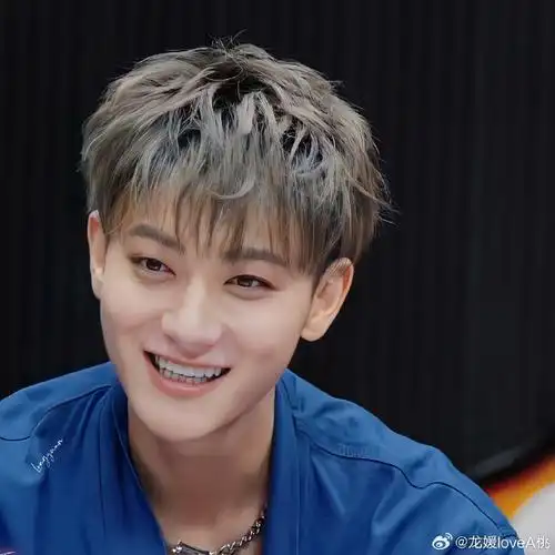 黄子韬,你就说咱俩谁偷谁的图