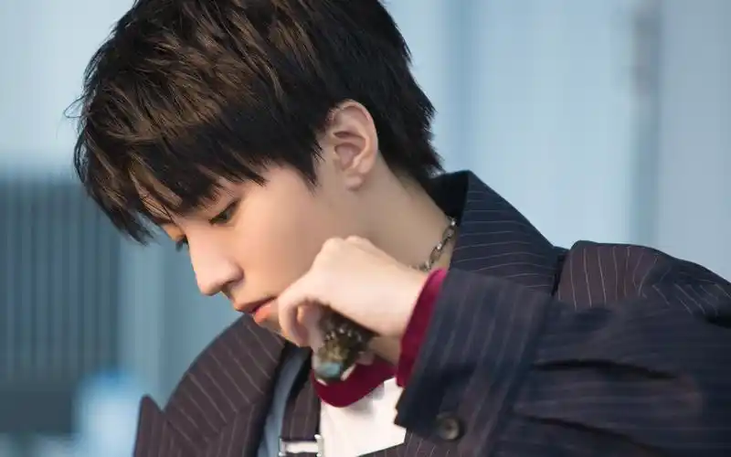 王俊凯杂志封面帅气写真高清图片壁纸