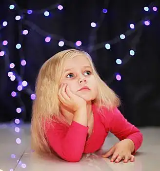 小女孩,除夕,许愿